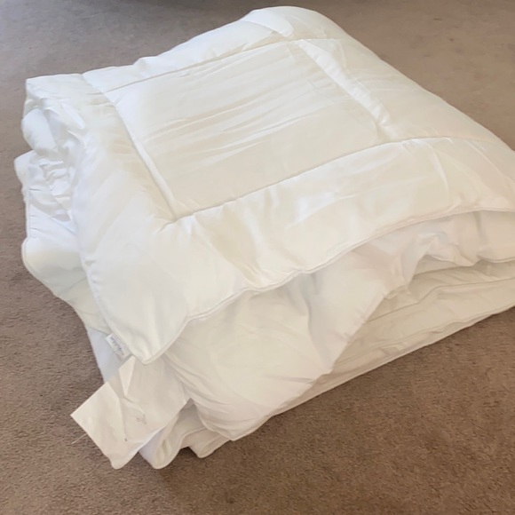 Other - iEnjoy King Polyester Duvet